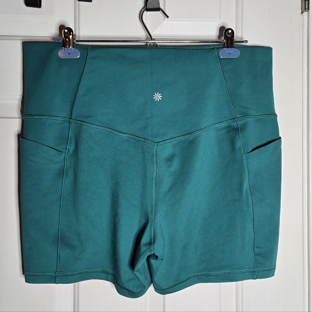 Athleta Salutation Stash 5" Bike Shorts
